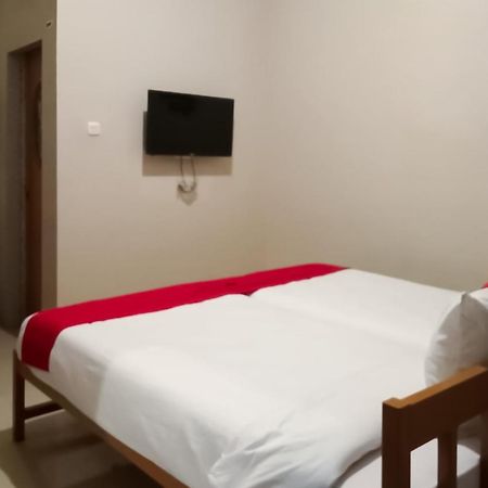 Reddoorz At Joyce Guest House Medan Exterior photo
