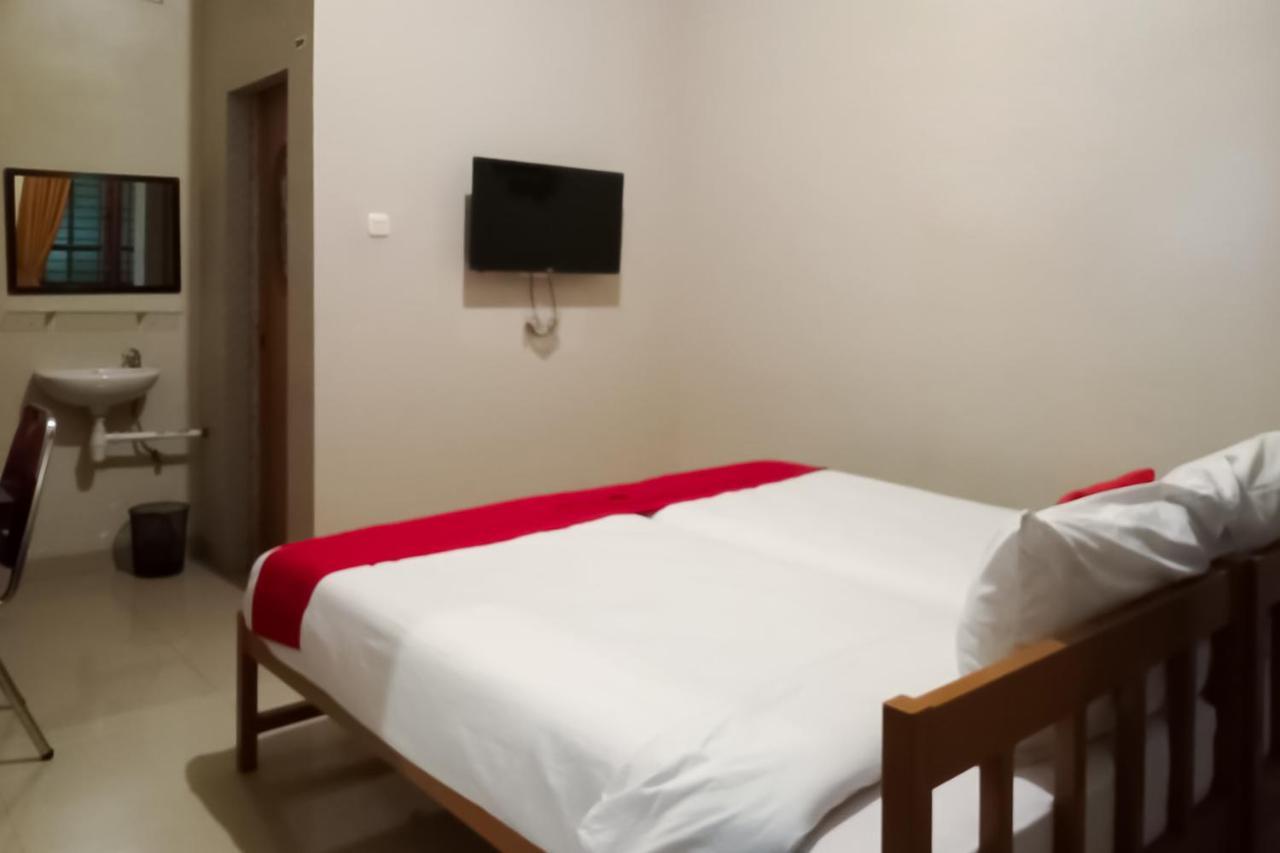 Reddoorz At Joyce Guest House Medan Exterior photo