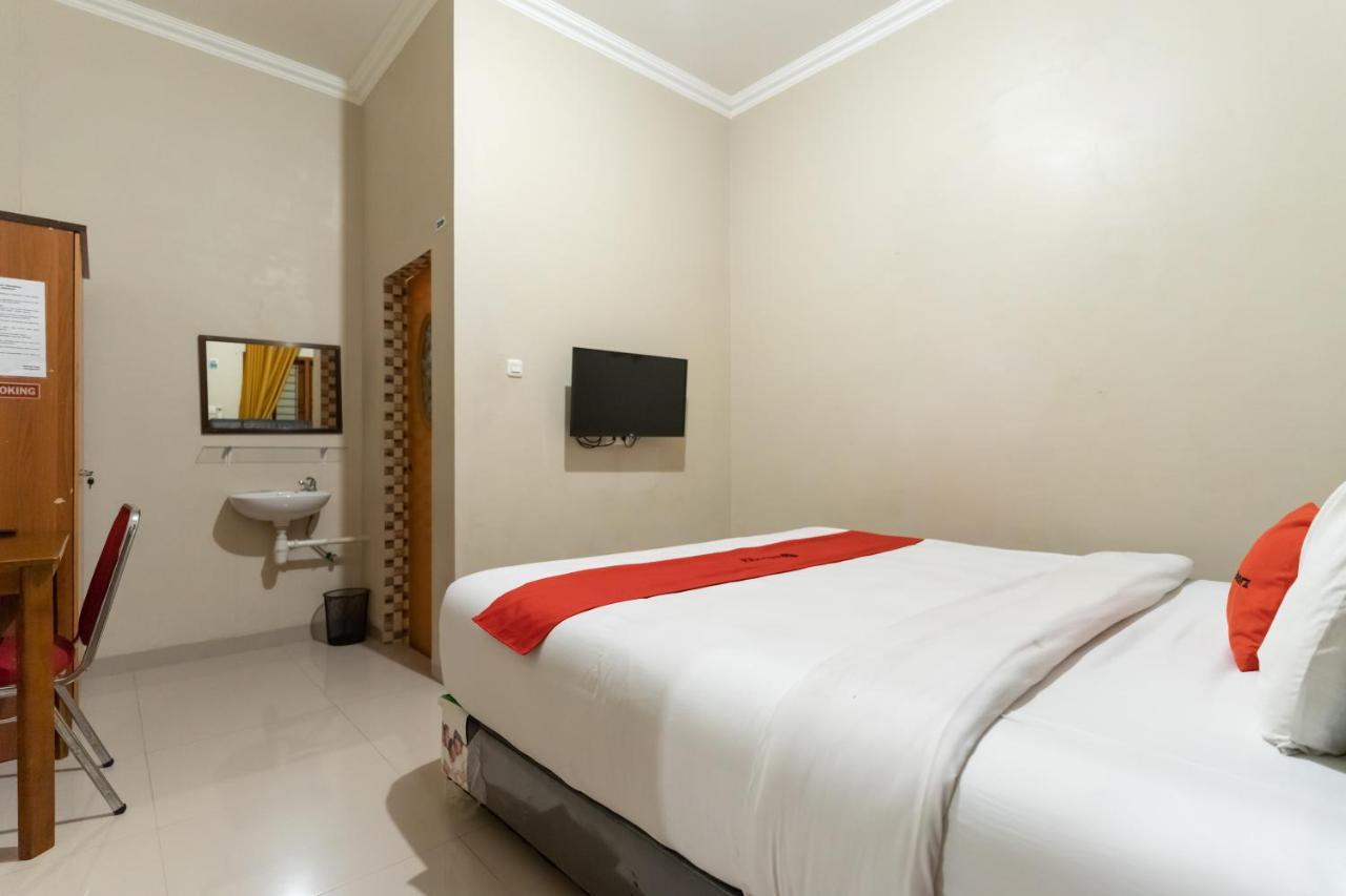 Reddoorz At Joyce Guest House Medan Exterior photo