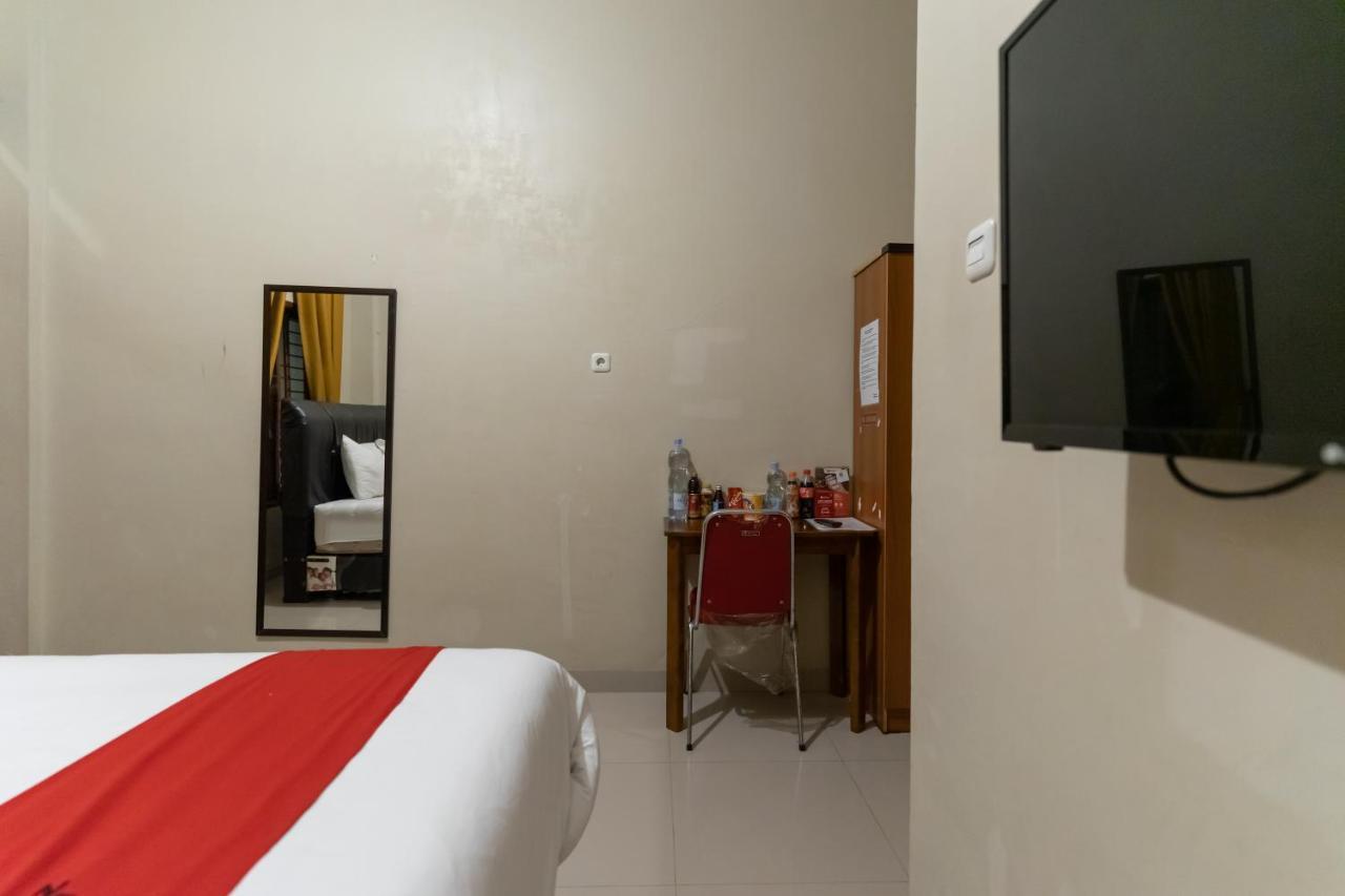 Reddoorz At Joyce Guest House Medan Exterior photo