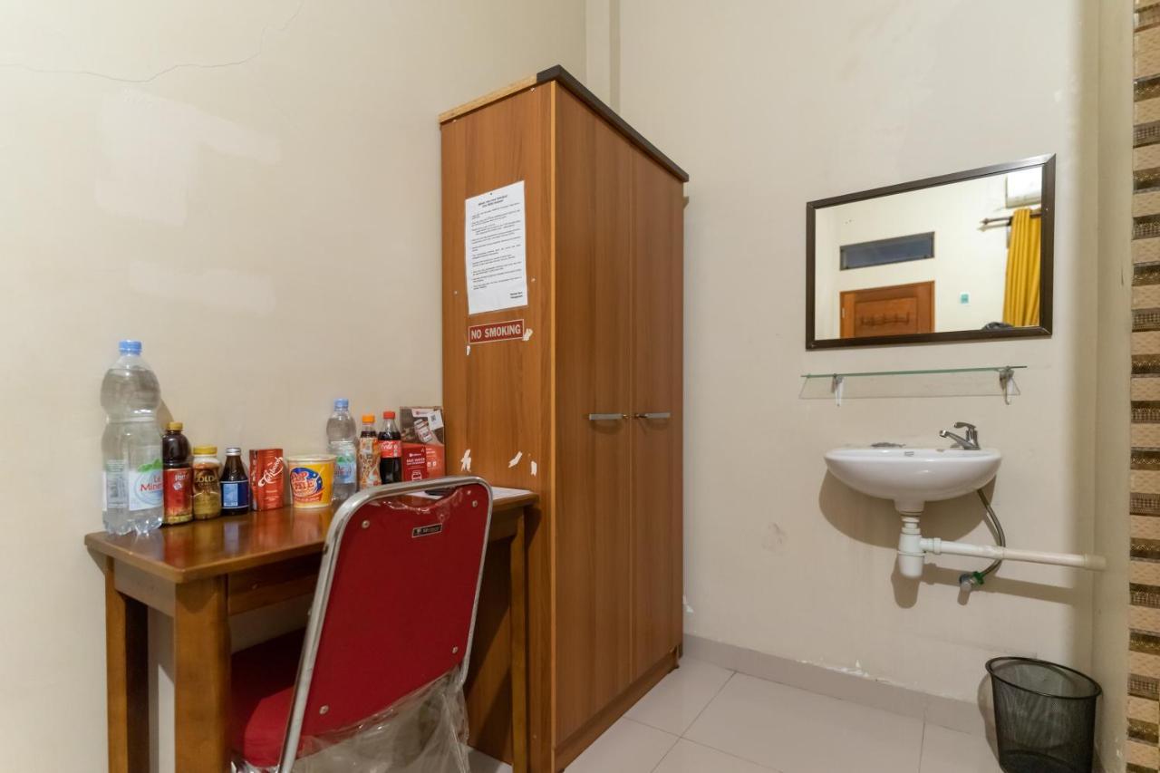 Reddoorz At Joyce Guest House Medan Exterior photo