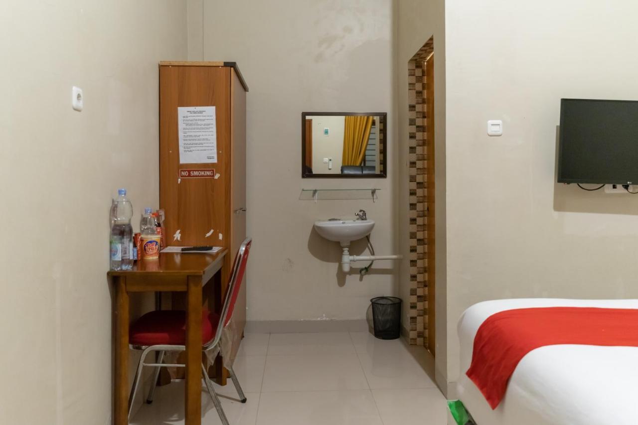 Reddoorz At Joyce Guest House Medan Exterior photo