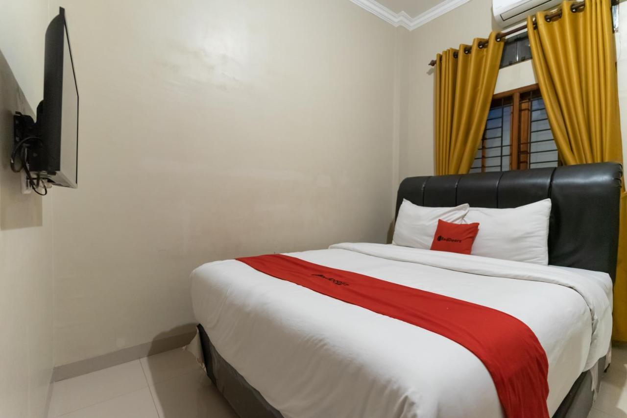 Reddoorz At Joyce Guest House Medan Exterior photo