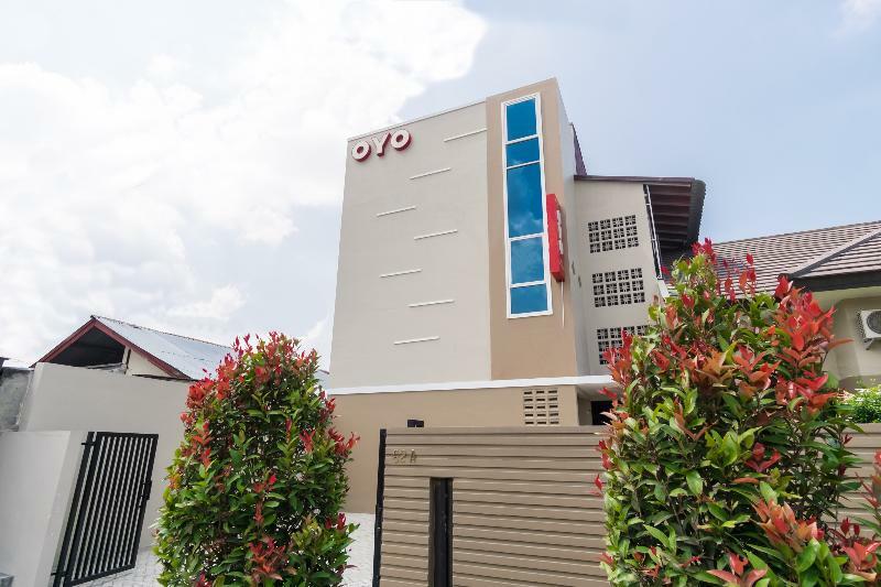 Reddoorz At Joyce Guest House Medan Exterior photo
